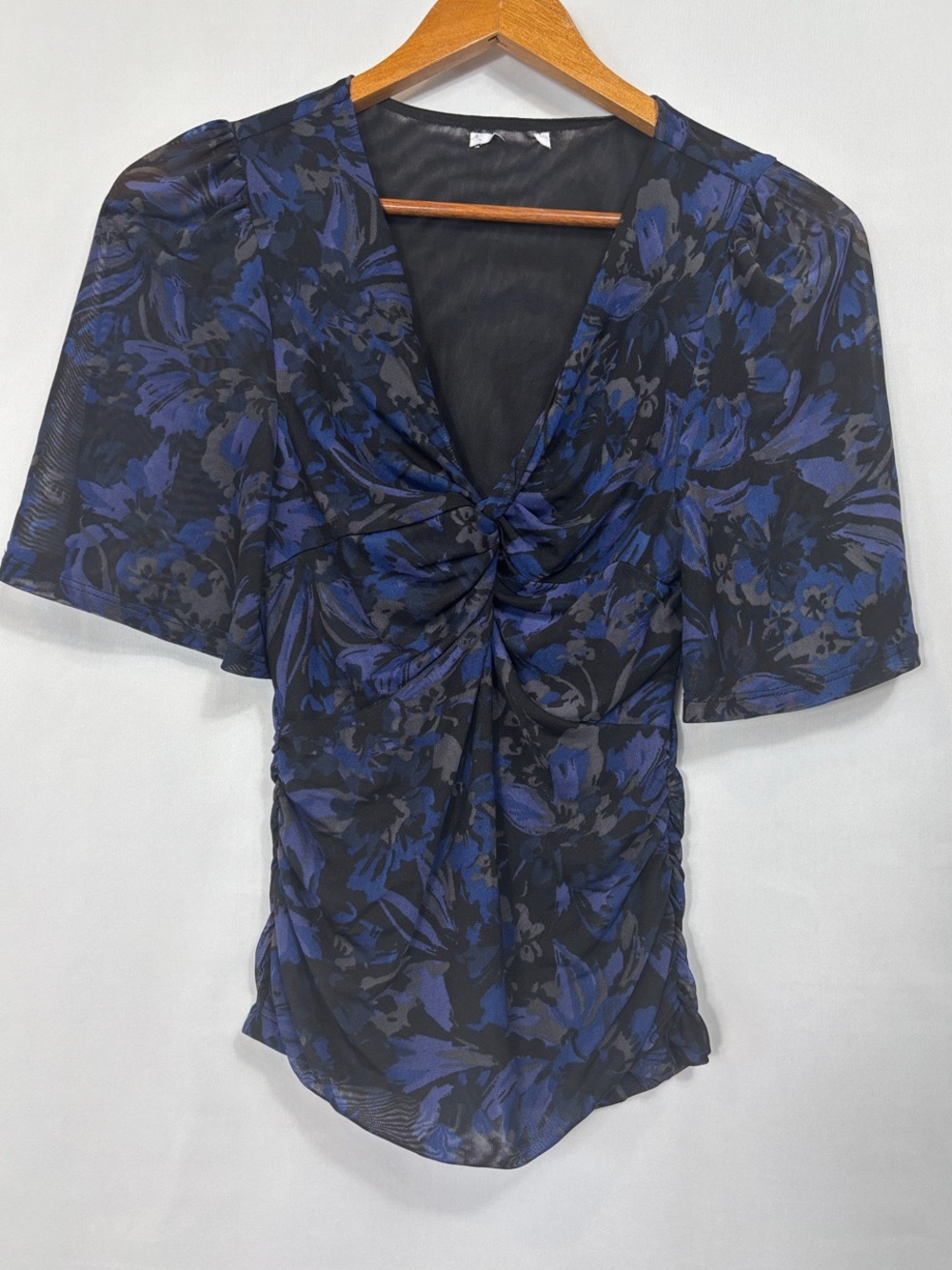 Evereve Blue and Black Twist-Front Floral V-Neck Blouse